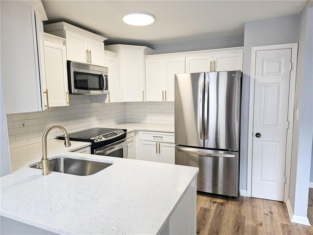 2 bedroom, 2 bathroom, 1,880 sq ft condominium for sale at 5025 Highland Club Drive, Marietta, GA 30068 — photo 5