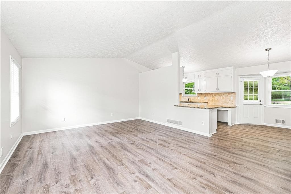 4 bedroom, 2 bathroom, 1,989 sq ft single family residence for sale at 949 Falconcrest Drive, Lawrenceville, GA 30043 — photo 3