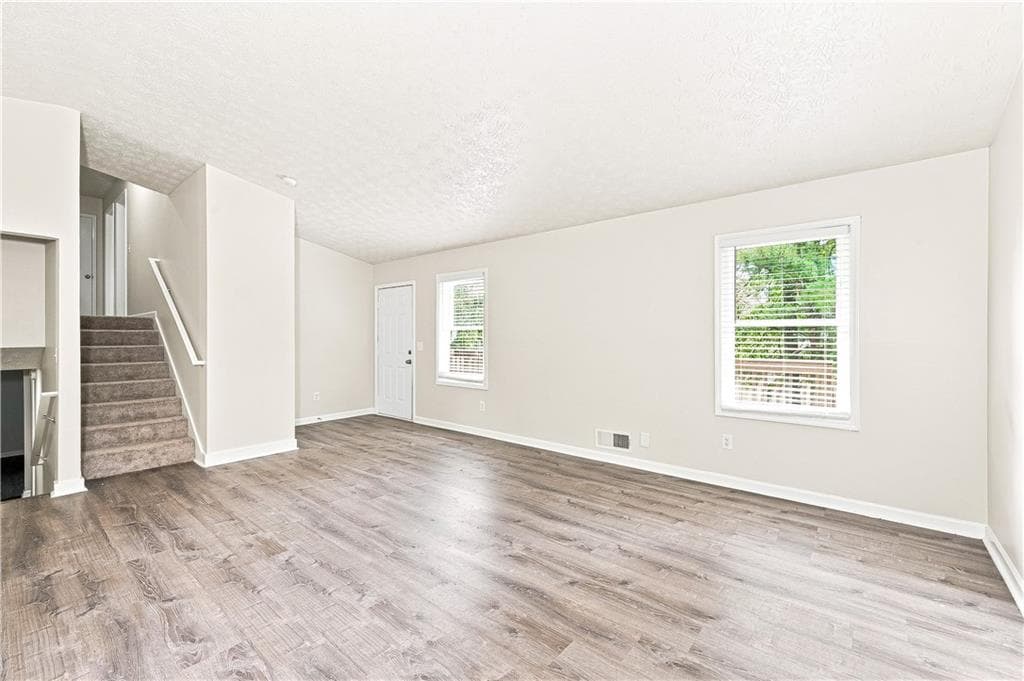 4 bedroom, 2 bathroom, 1,989 sq ft single family residence for sale at 949 Falconcrest Drive, Lawrenceville, GA 30043 — photo 4