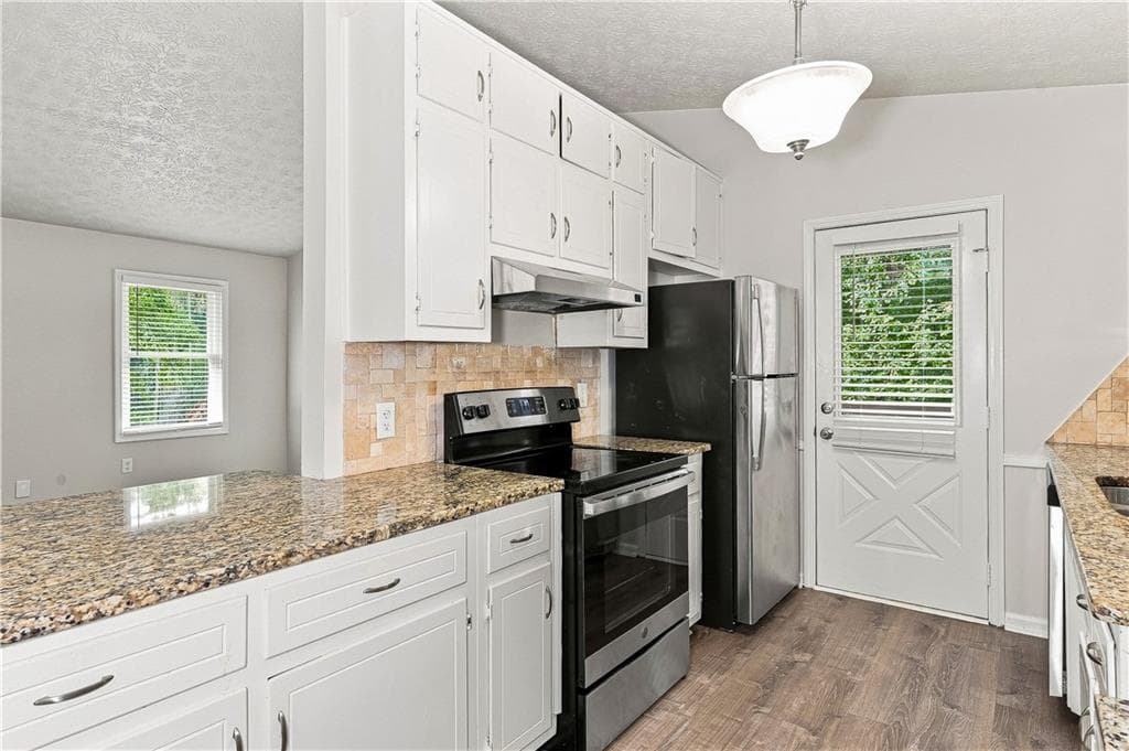 4 bedroom, 2 bathroom, 1,989 sq ft single family residence for sale at 949 Falconcrest Drive, Lawrenceville, GA 30043 — photo 7