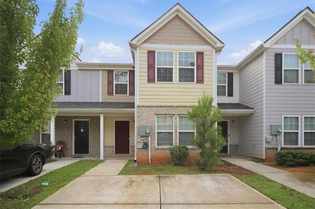 3 bedroom, 3 bathroom, 1,632 sq ft townhouse for sale at 2543 Piering Drive, Lithonia, GA 30038 — photo 1 of 28
