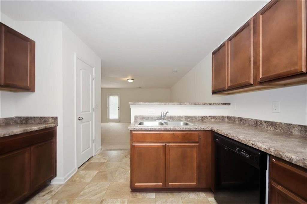 3 bedroom, 3 bathroom, 1,632 sq ft townhouse for sale at 2543 Piering Drive, Lithonia, GA 30038 — photo 3