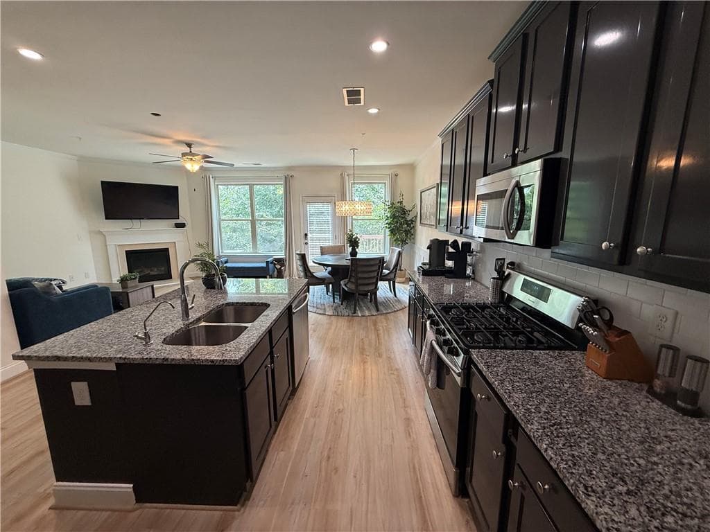 3 bedroom, 3 bathroom, 1,926 sq ft townhouse under contract at 379 Cherryhill Lane, Woodstock, GA 30188 — photo 10