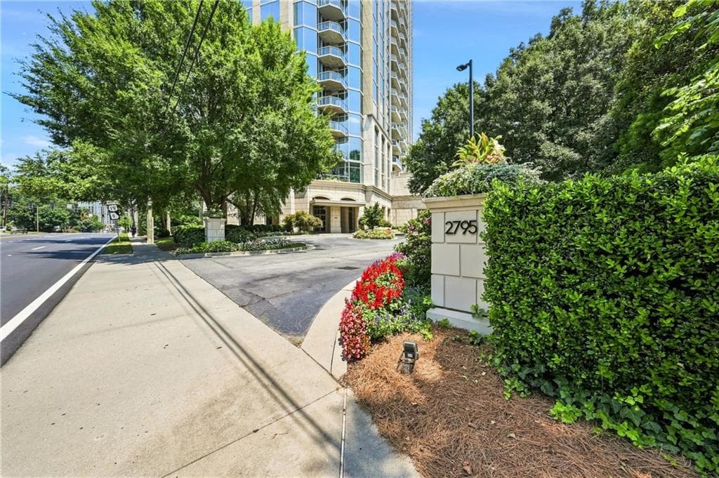2 bedroom, 3 bathroom, 1,794 sq ft condominium for sale at 2795 Peachtree Road 1608, Atlanta, GA 30305 — photo 7
