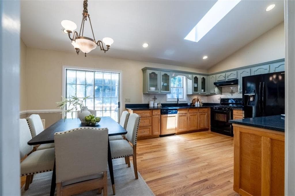3 bedroom, 2 bathroom, 2,755 sq ft single family residence for sale at 606 Rose Creek Cove, Woodstock, GA 30189 — photo 6
