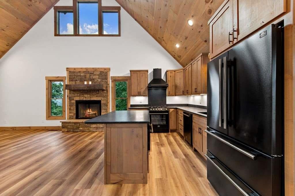 3 bedroom, 4 bathroom, 2,176 sq ft single family residence for sale at 144 Highlands Gap, Mineral Bluff, GA 30559 — photo 4