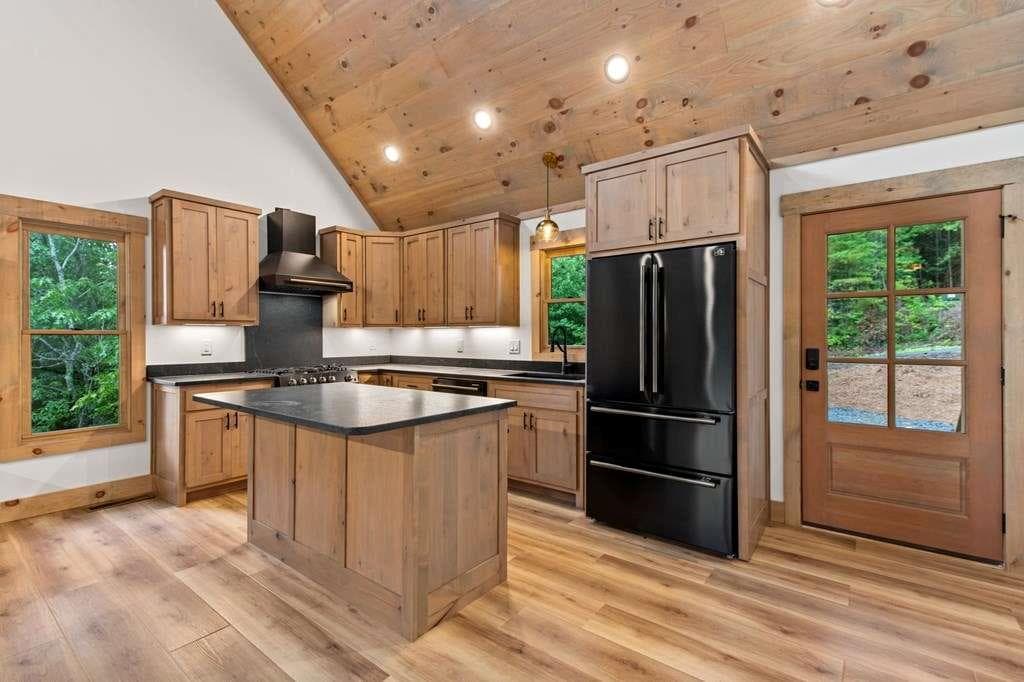 3 bedroom, 4 bathroom, 2,176 sq ft single family residence for sale at 144 Highlands Gap, Mineral Bluff, GA 30559 — photo 7
