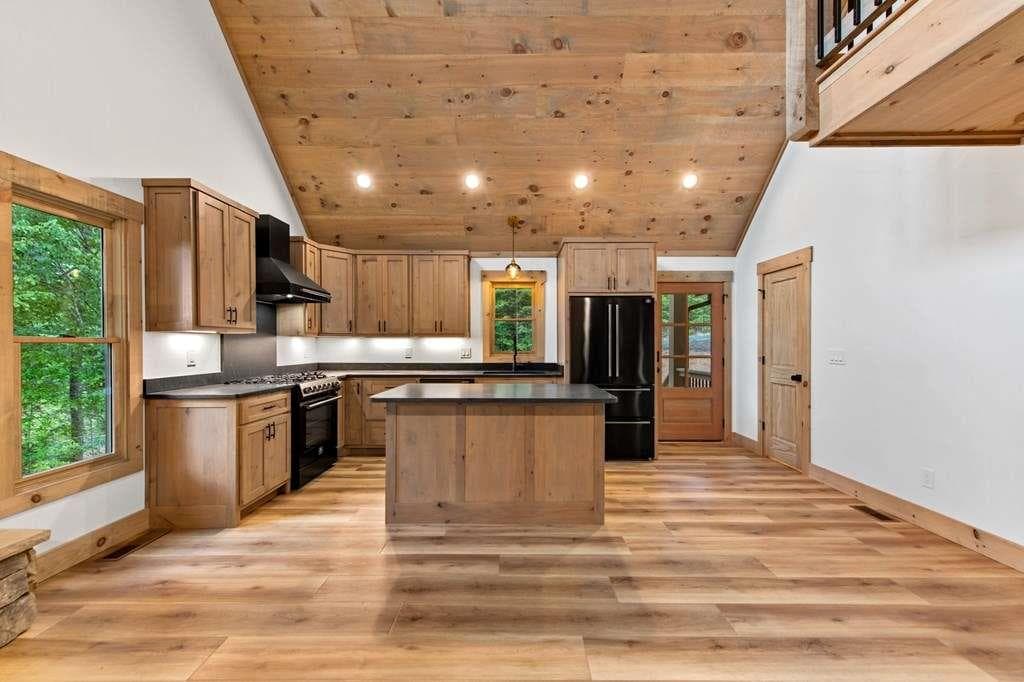 3 bedroom, 4 bathroom, 2,176 sq ft single family residence for sale at 144 Highlands Gap, Mineral Bluff, GA 30559 — photo 8
