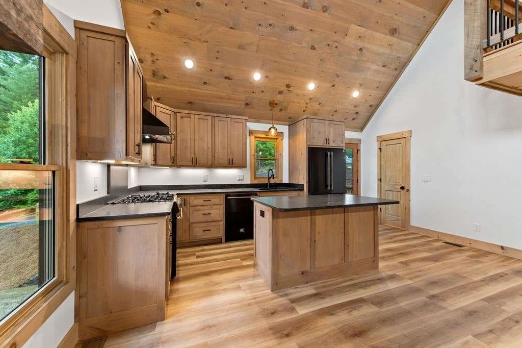 3 bedroom, 4 bathroom, 2,176 sq ft single family residence for sale at 144 Highlands Gap, Mineral Bluff, GA 30559 — photo 9