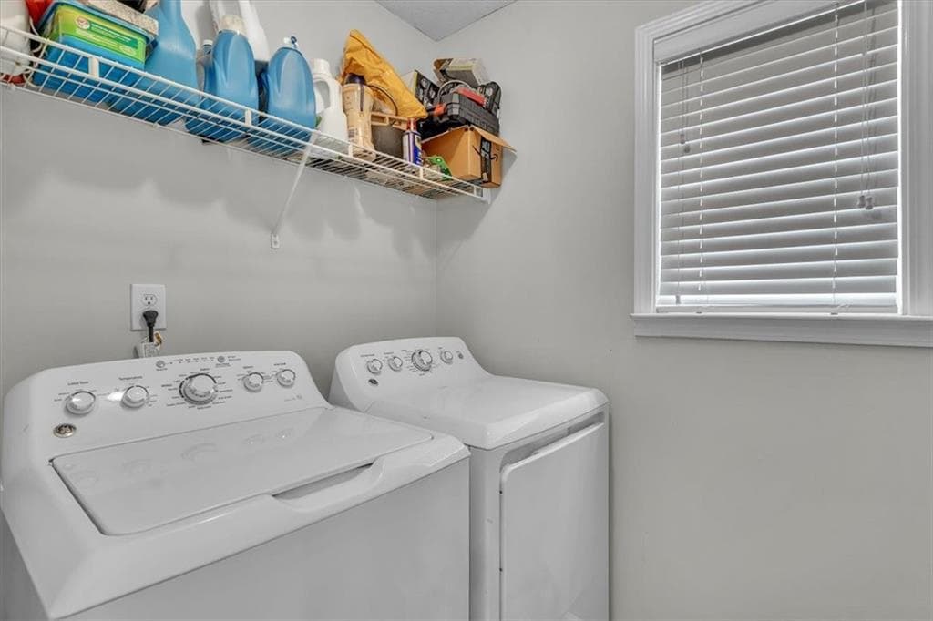 3 bedroom, 3 bathroom, 1,952 sq ft single family residence for sale at 4439 Flat Stone Drive, Snellville, GA 30039 — photo 7