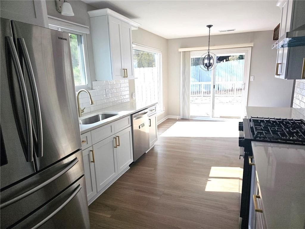 3 bedroom, 2 bathroom, 1,874 sq ft single family residence for sale at 10085 Old Woodland Entry, Johns Creek, GA 30022 — photo 8