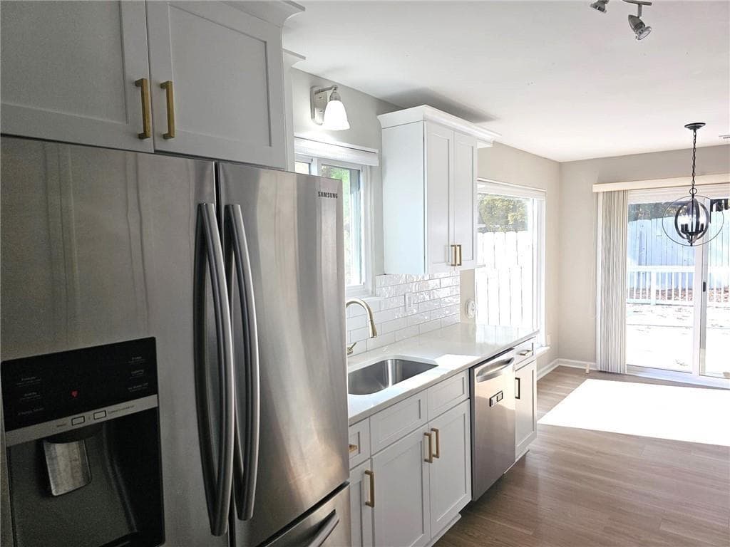 3 bedroom, 2 bathroom, 1,874 sq ft single family residence for sale at 10085 Old Woodland Entry, Johns Creek, GA 30022 — photo 9