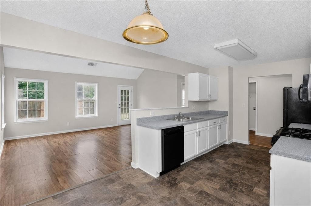 2 bedroom, 3 bathroom, 1,163 sq ft single family residence under contract at 3502 Devon Chase Road, Atlanta, GA 30349 — photo 5