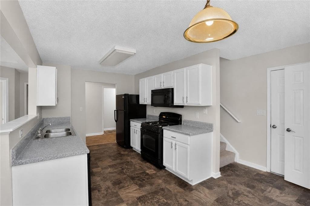 2 bedroom, 3 bathroom, 1,163 sq ft single family residence under contract at 3502 Devon Chase Road, Atlanta, GA 30349 — photo 6