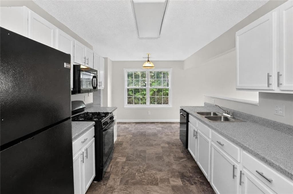 2 bedroom, 3 bathroom, 1,163 sq ft single family residence under contract at 3502 Devon Chase Road, Atlanta, GA 30349 — photo 7