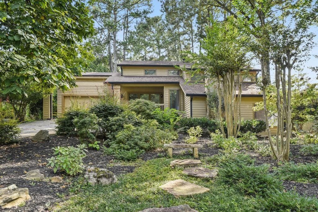 4 bedroom, 4 bathroom, 2,625 sq ft single family residence for rent at 1000 Muirfield Drive, Marietta, GA 30068 for $3,200 a month — photo 1 of 26