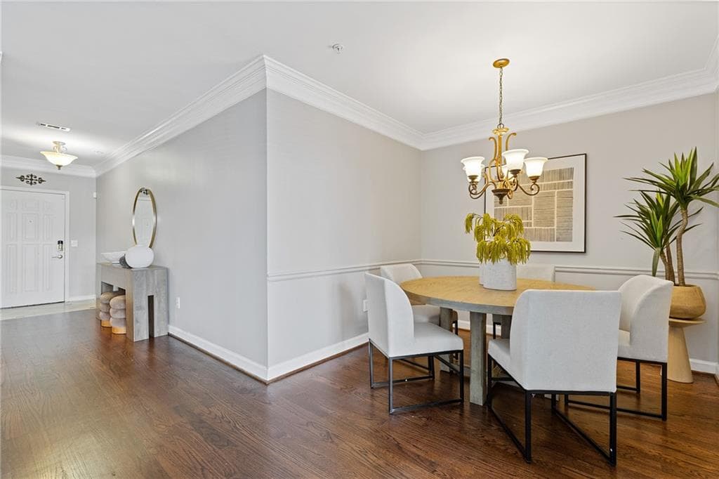 3 bedroom, 2 bathroom, 1,620 sq ft condominium under contract at 3334 Peachtree Road 109, Atlanta, GA 30326 — photo 4