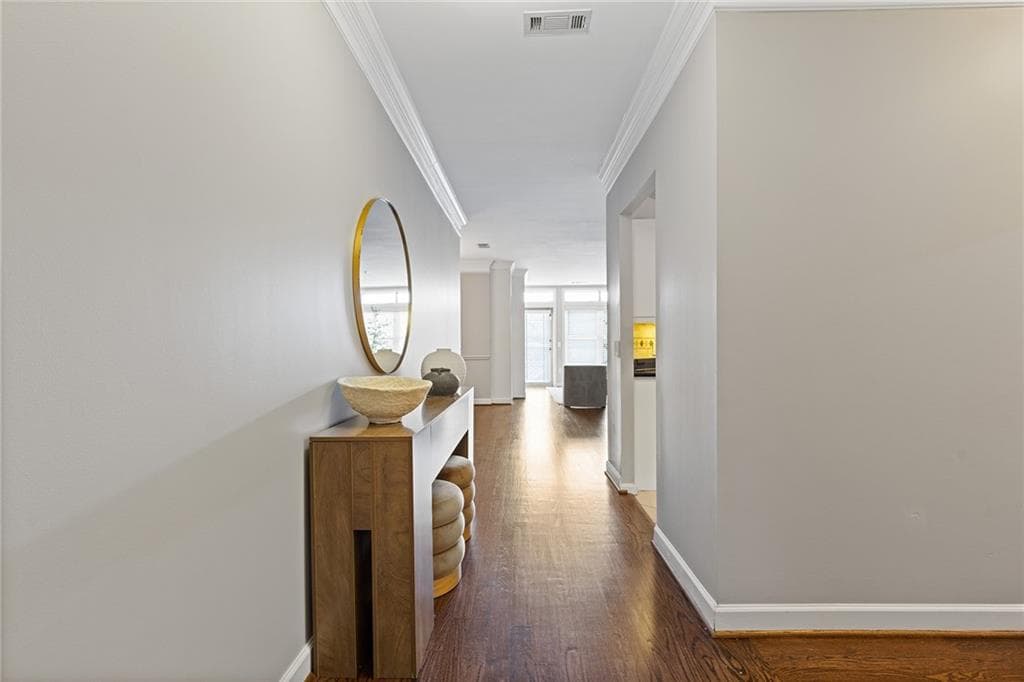 3 bedroom, 2 bathroom, 1,620 sq ft condominium under contract at 3334 Peachtree Road 109, Atlanta, GA 30326 — photo 5