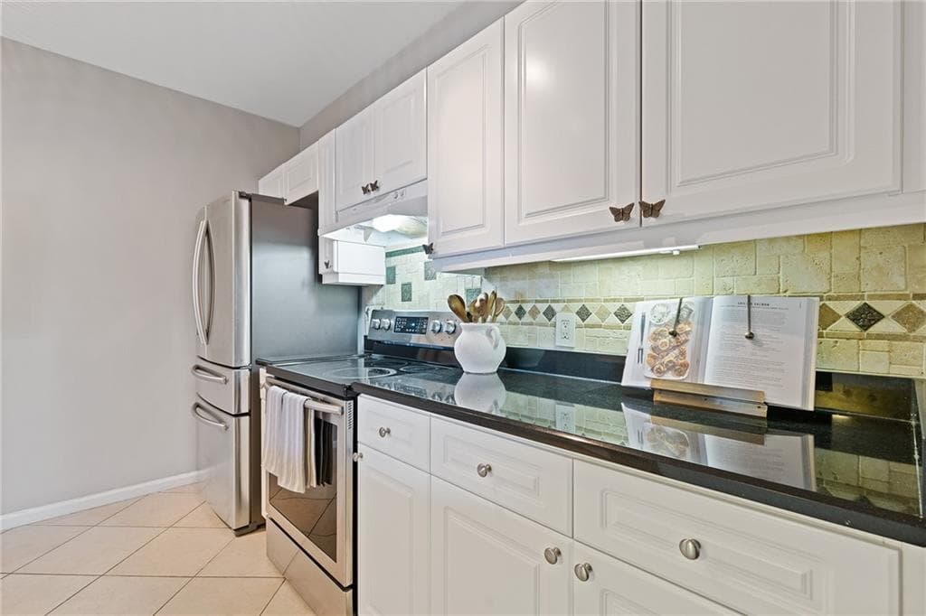 3 bedroom, 2 bathroom, 1,620 sq ft condominium under contract at 3334 Peachtree Road 109, Atlanta, GA 30326 — photo 10