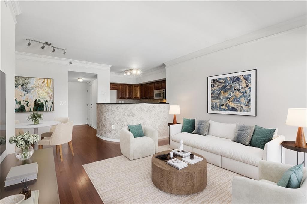 1 bedroom, 1 bathroom, 860 sq ft condominium sold at 275 13th Street 709, Atlanta, GA 30309