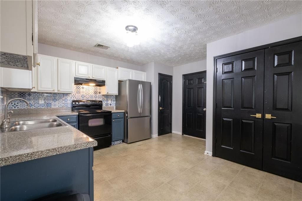 4 bedroom, 3 bathroom, 1,836 sq ft single family residence for sale at 315 Furrow Creek Court, Jackson, GA 30233 — photo 7