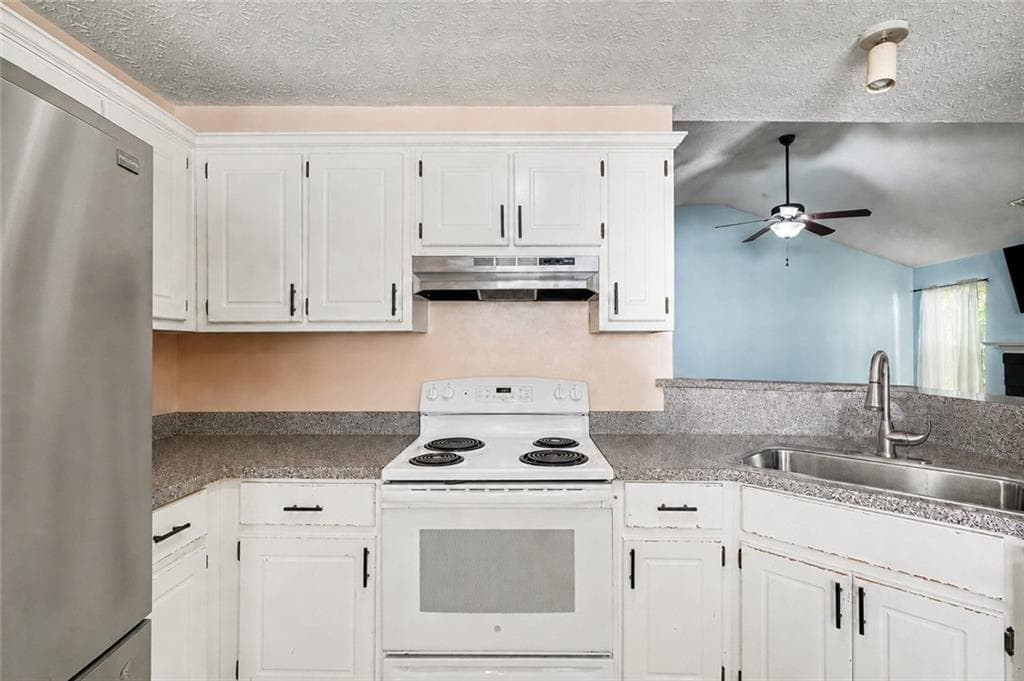 3 bedroom, 2 bathroom, 1,398 sq ft single family residence for sale at 203 Plantation Trail, Griffin, GA 30223 — photo 9