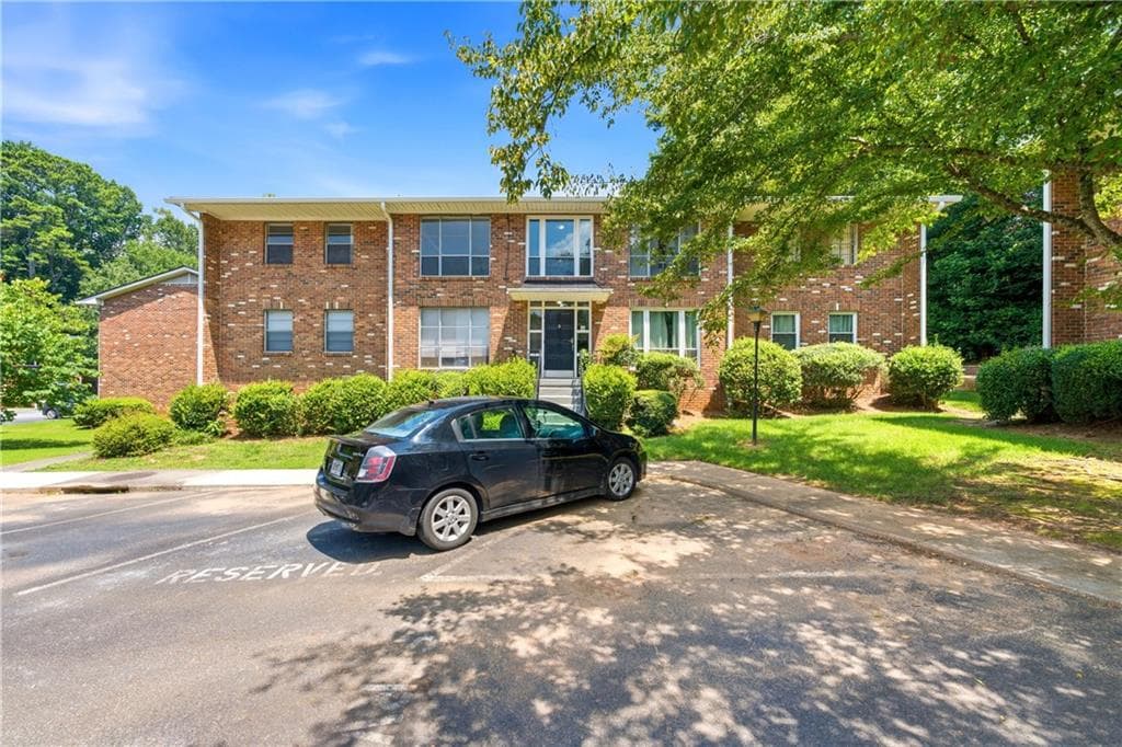 2 bedroom, 1 bathroom, 923 sq ft condominium for sale at 510 Coventry Road 3C, Decatur, GA 30030