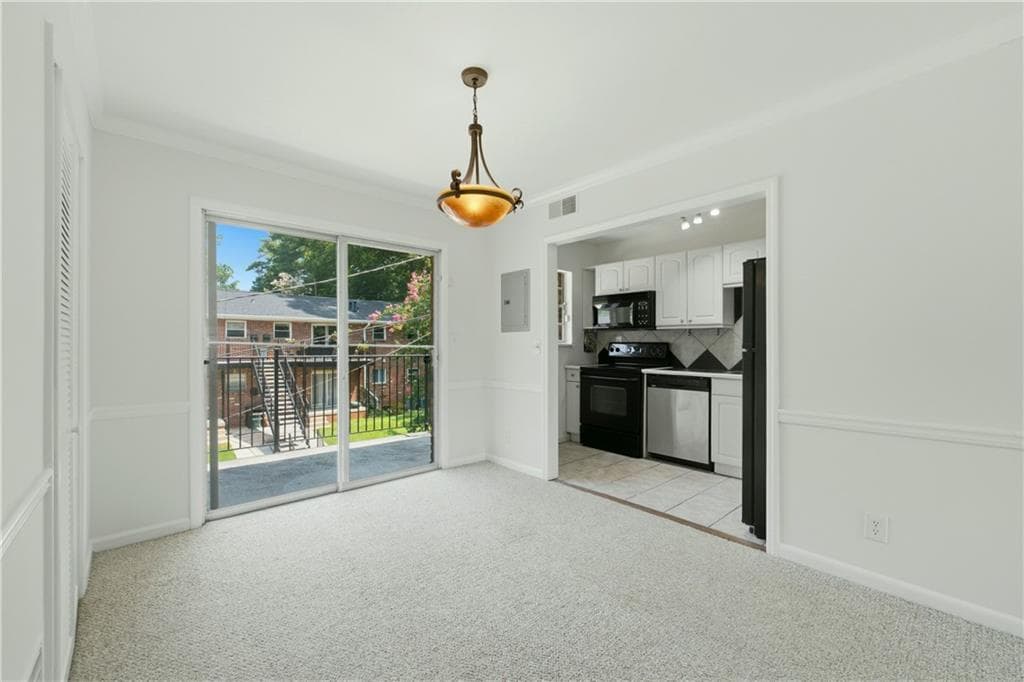 2 bedroom, 1 bathroom, 923 sq ft condominium for sale at 510 Coventry Road 3C, Decatur, GA 30030 — photo 9