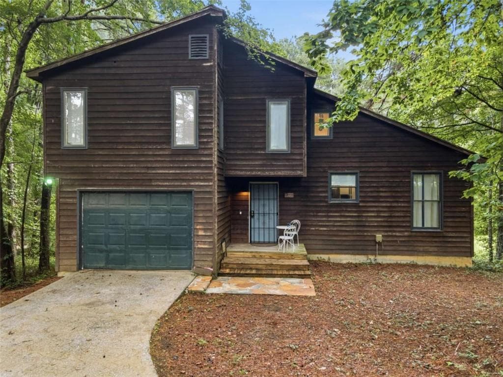 3 bedroom, 3 bathroom, 2,847 sq ft single family residence under contract at 242 Pine Pitch Road, Cedartown, GA 30125