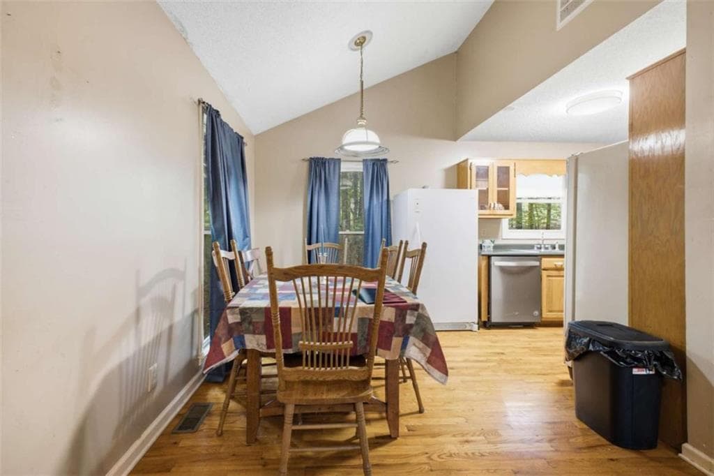 3 bedroom, 3 bathroom, 2,847 sq ft single family residence under contract at 242 Pine Pitch Road, Cedartown, GA 30125 — photo 7