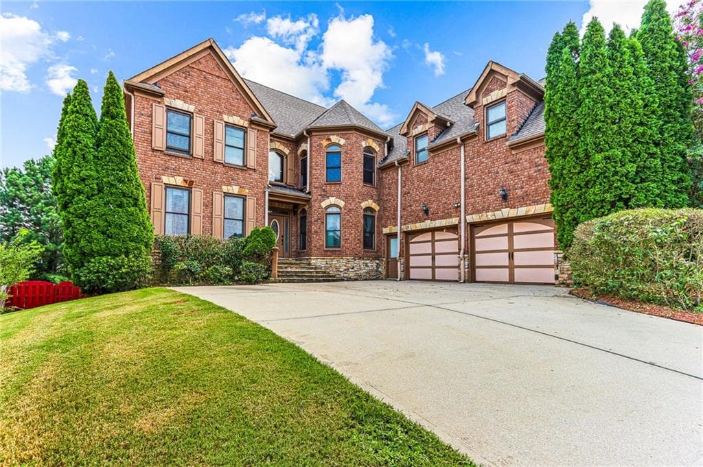 5 bedroom, 6 bathroom, 6,200 sq ft single family residence under contract at 2650 Moon Chase Lane, Buford, GA 30519 — photo 2