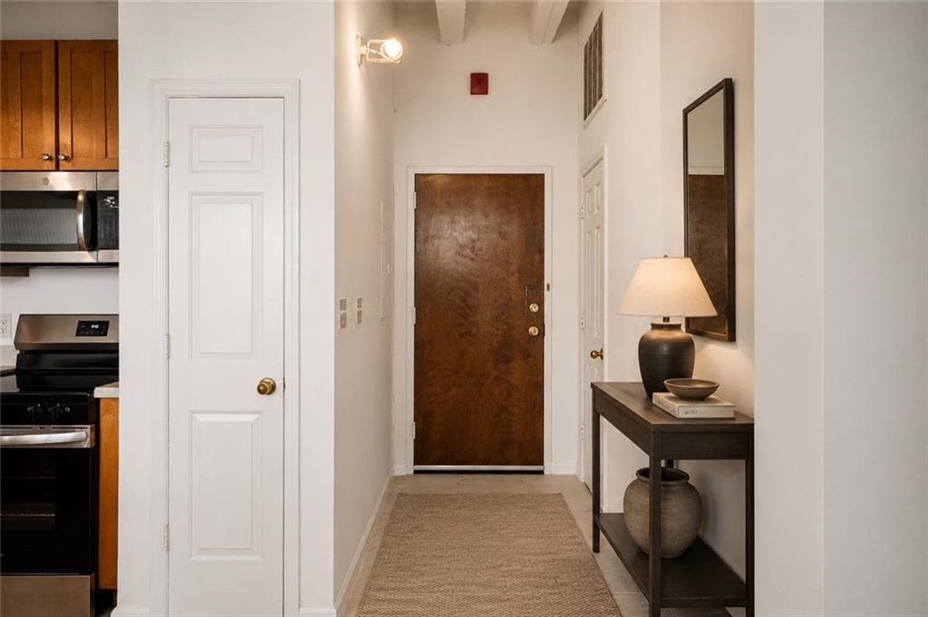2 bedroom, 2 bathroom, 954 sq ft condominium for sale at 32 Peachtree Street 1306, Atlanta, GA 30303 — photo 3