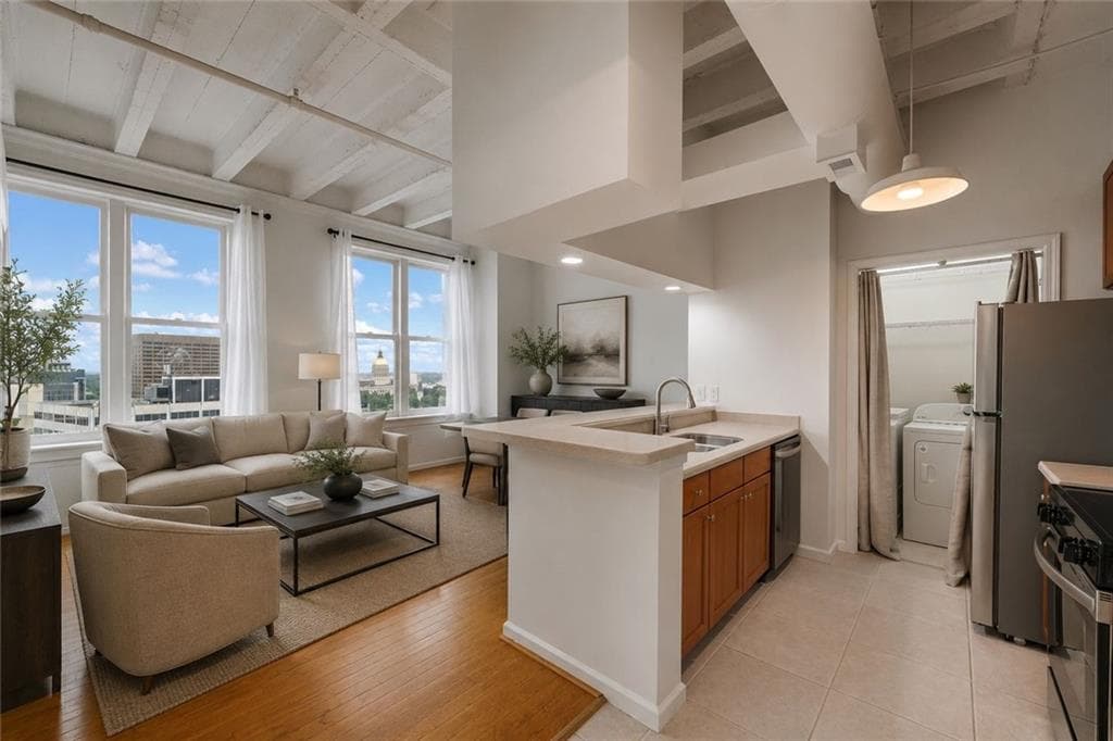 2 bedroom, 2 bathroom, 954 sq ft condominium for sale at 32 Peachtree Street 1306, Atlanta, GA 30303 — photo 9