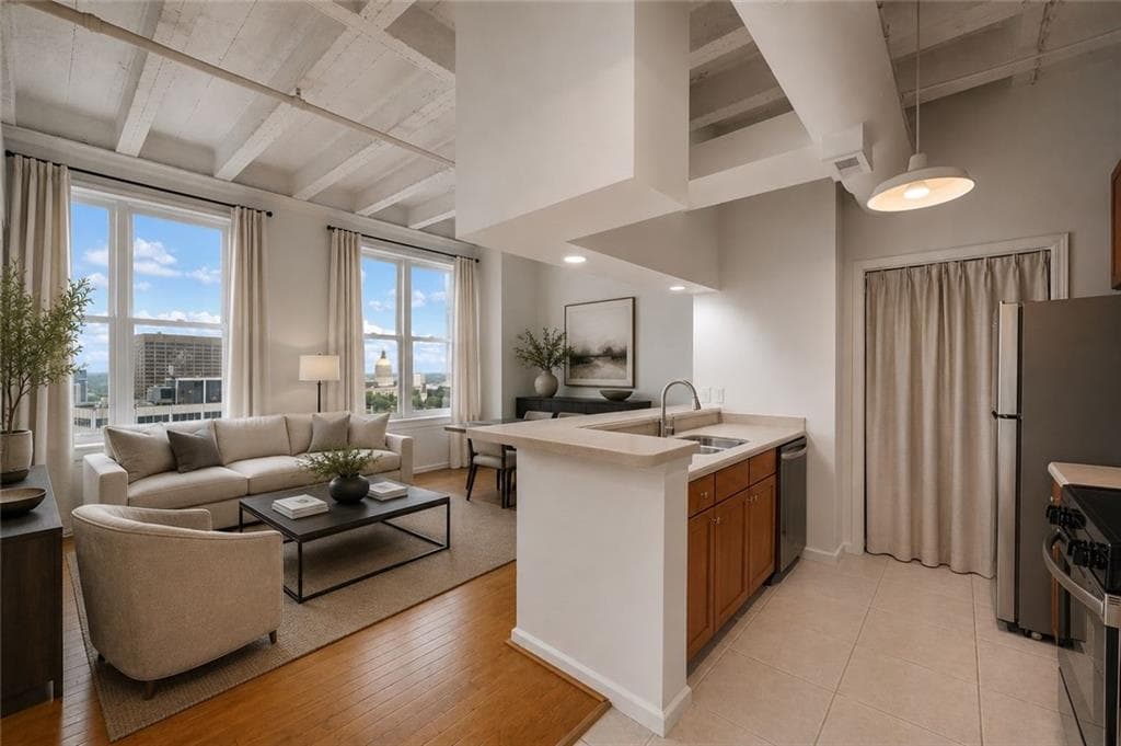2 bedroom, 2 bathroom, 954 sq ft condominium for sale at 32 Peachtree Street 1306, Atlanta, GA 30303 — photo 5
