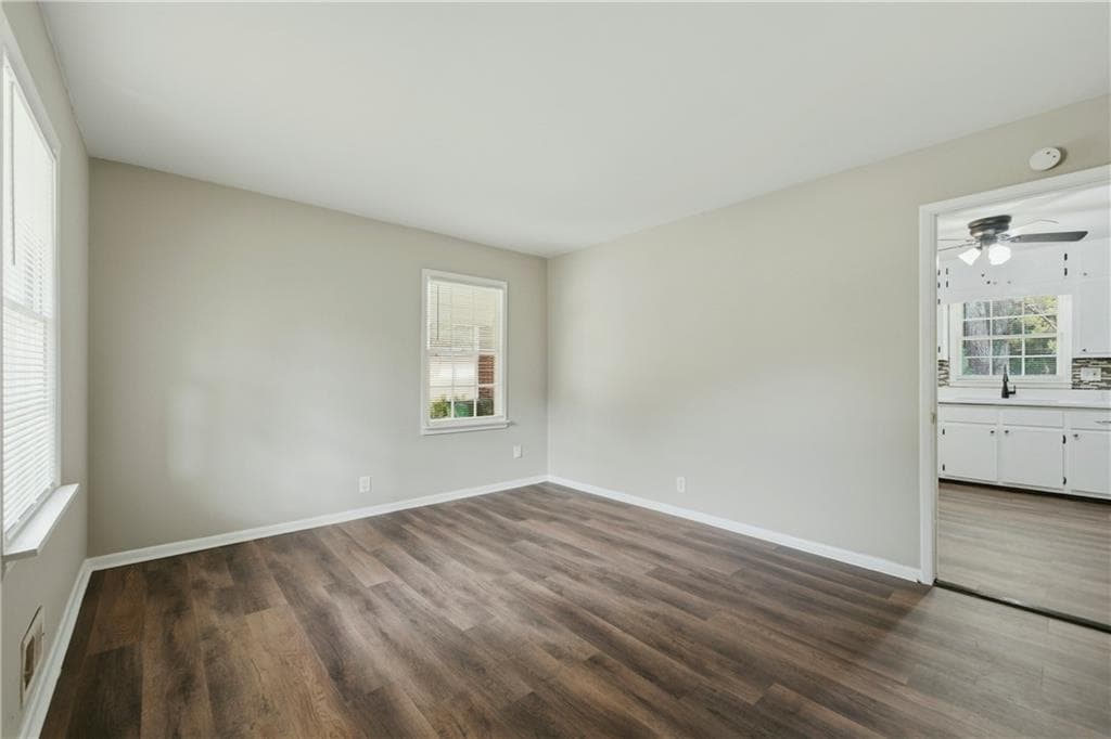 3 bedroom, 1 bathroom, 1,091 sq ft single family residence under contract at 3444 Linecrest Road, Ellenwood, GA 30294 — photo 6