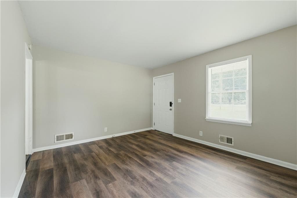 3 bedroom, 1 bathroom, 1,091 sq ft single family residence under contract at 3444 Linecrest Road, Ellenwood, GA 30294 — photo 7