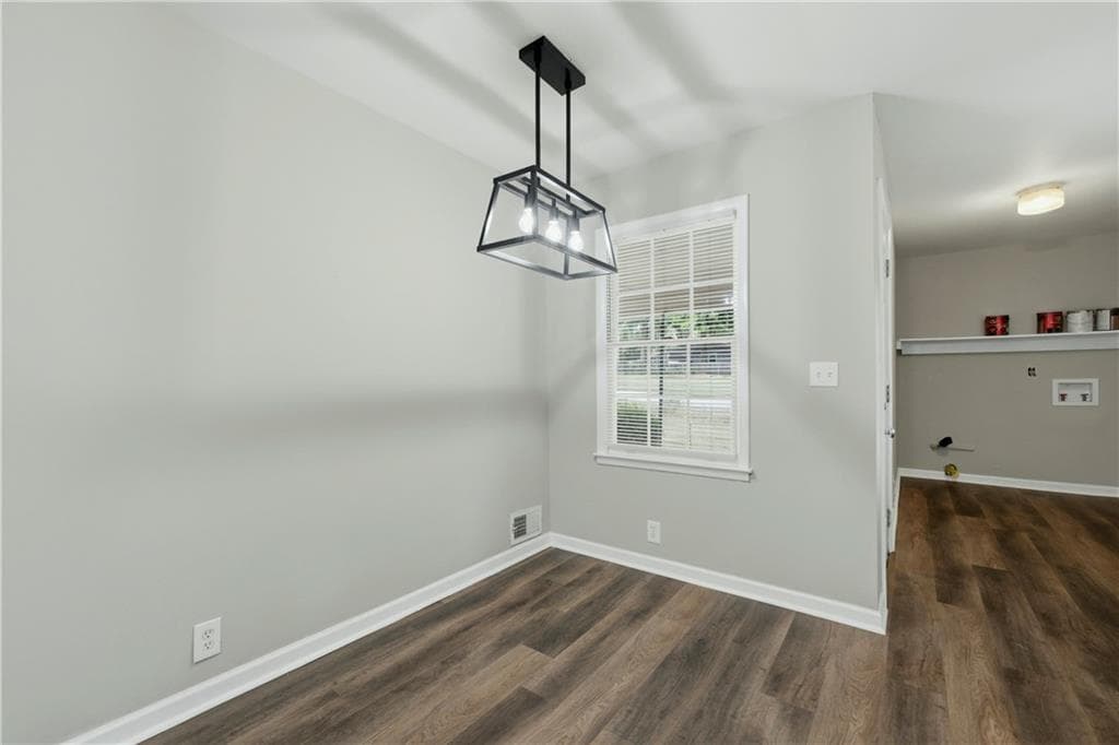 3 bedroom, 1 bathroom, 1,091 sq ft single family residence under contract at 3444 Linecrest Road, Ellenwood, GA 30294 — photo 4