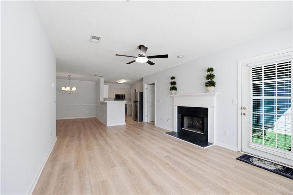 2 bedroom, 2 bathroom, 1,293 sq ft condominium for sale at 812 Vinings Forest Lane, Smyrna, GA 30080 — photo 8