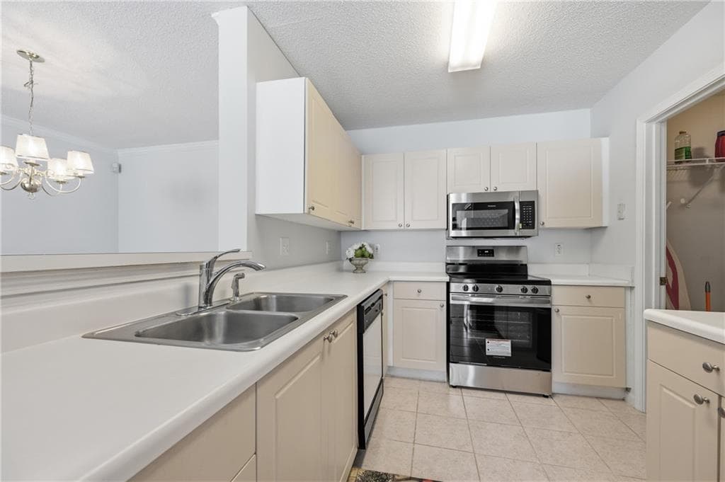 2 bedroom, 2 bathroom, 1,293 sq ft condominium for sale at 812 Vinings Forest Lane, Smyrna, GA 30080 — photo 4