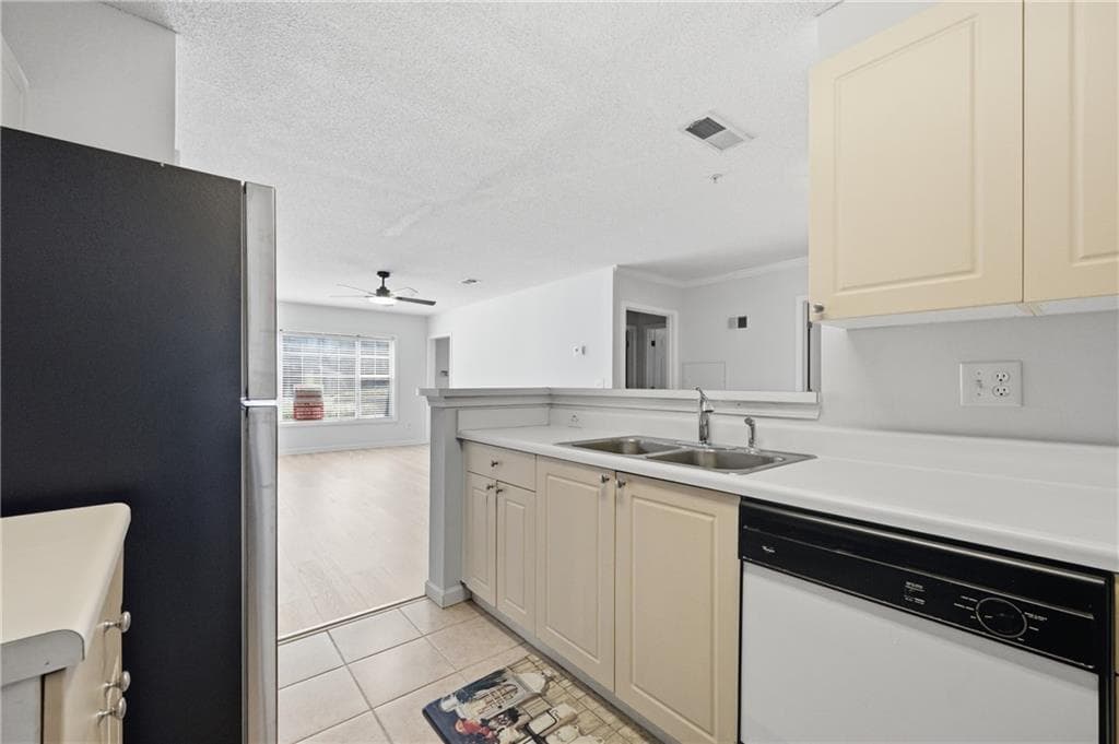2 bedroom, 2 bathroom, 1,293 sq ft condominium for sale at 812 Vinings Forest Lane, Smyrna, GA 30080 — photo 5
