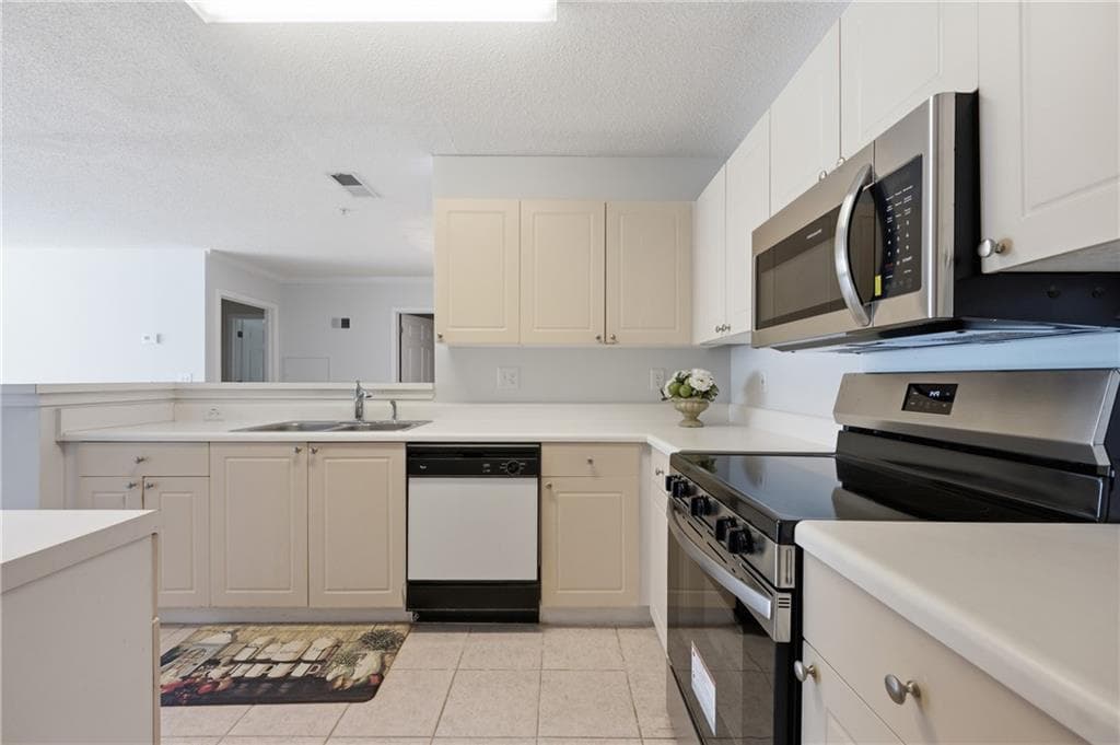 2 bedroom, 2 bathroom, 1,293 sq ft condominium for sale at 812 Vinings Forest Lane, Smyrna, GA 30080 — photo 6