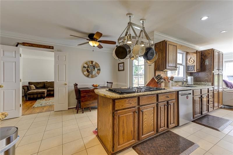 3 bedroom, 3 bathroom, 2,652 sq ft single family residence for sale at 1059 Della Street, Marietta, GA 30067 — photo 4