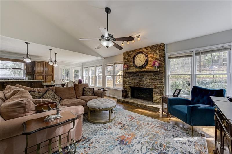 3 bedroom, 3 bathroom, 2,652 sq ft single family residence for sale at 1059 Della Street, Marietta, GA 30067 — photo 2