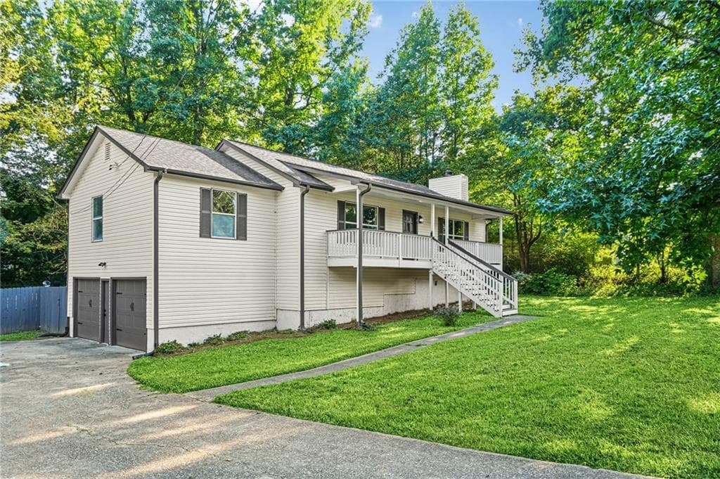 4 bedroom, 3 bathroom, 2,196 sq ft single family residence under contract at 4553 Mars Court, Acworth, GA 30101 — photo 2