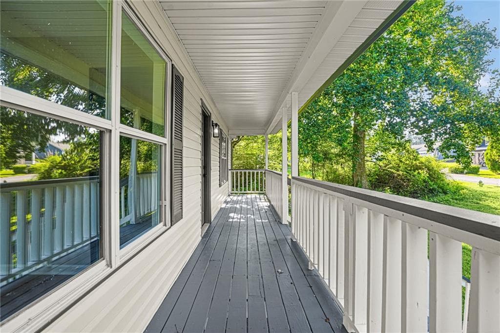 4 bedroom, 3 bathroom, 2,196 sq ft single family residence under contract at 4553 Mars Court, Acworth, GA 30101 — photo 4