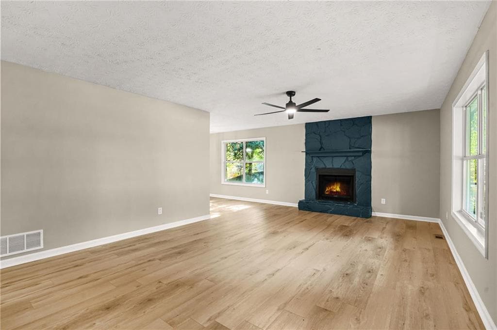 4 bedroom, 3 bathroom, 2,196 sq ft single family residence under contract at 4553 Mars Court, Acworth, GA 30101 — photo 5
