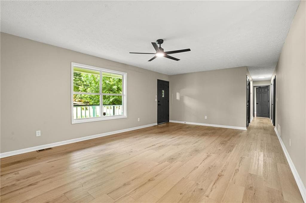 4 bedroom, 3 bathroom, 2,196 sq ft single family residence under contract at 4553 Mars Court, Acworth, GA 30101 — photo 7