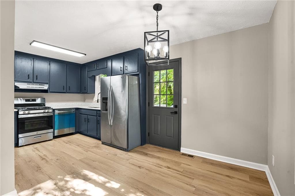 4 bedroom, 3 bathroom, 2,196 sq ft single family residence under contract at 4553 Mars Court, Acworth, GA 30101 — photo 9