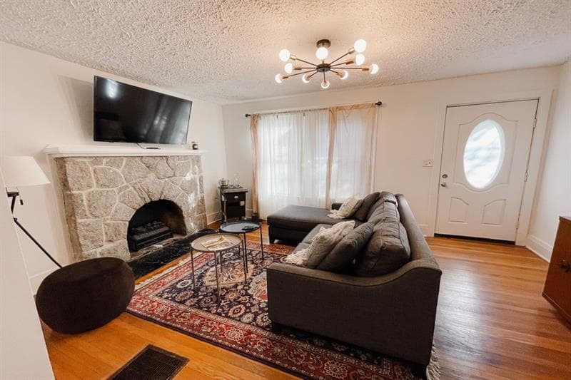 2 bedroom, 1 bathroom duplex for rent at 1408 Memorial Drive UPSTAI, Atlanta, GA 30317 for $2,300 a month — photo 6