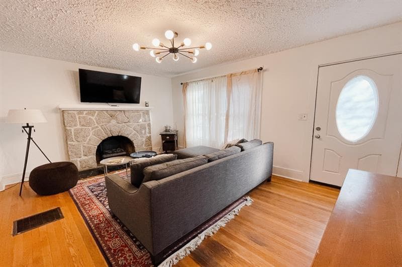 2 bedroom, 1 bathroom duplex for rent at 1408 Memorial Drive UPSTAI, Atlanta, GA 30317 for $2,300 a month — photo 8